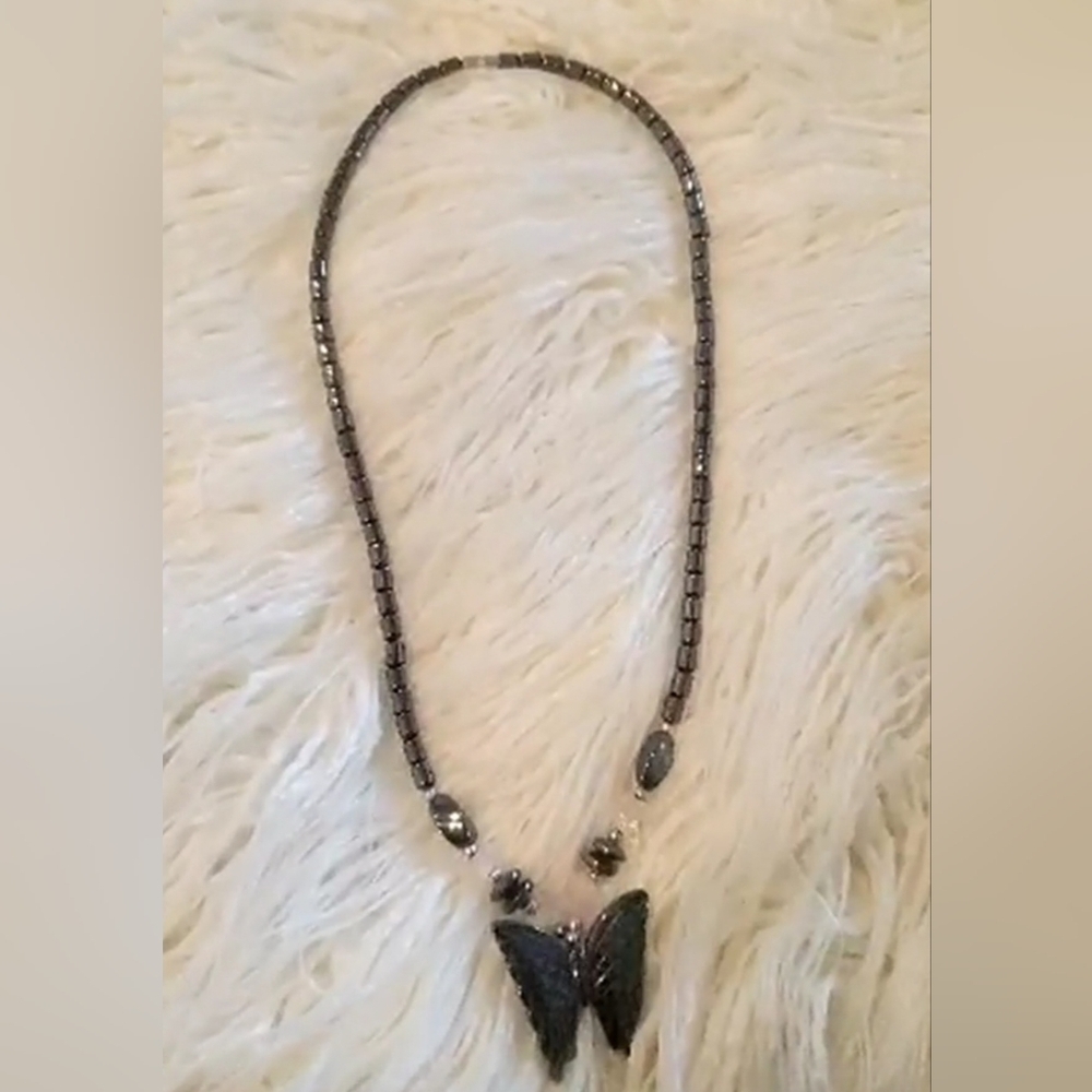 Butterfly Stone Bead Necklace. 🌴